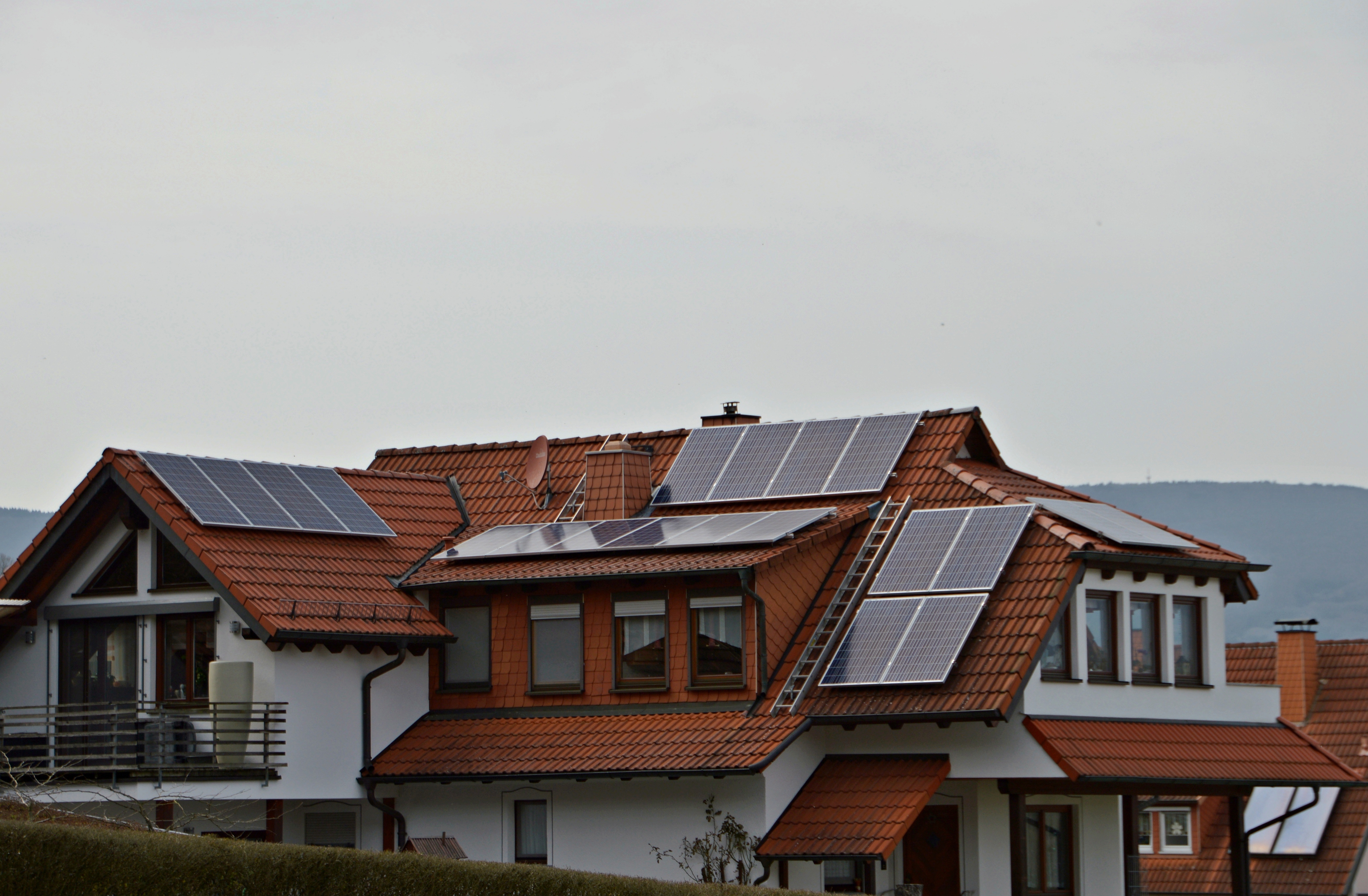 Read more about the article 8,8kWp mit 6,4kWh Nedap Lithiumspeicher und intelligenter PV-Thermie